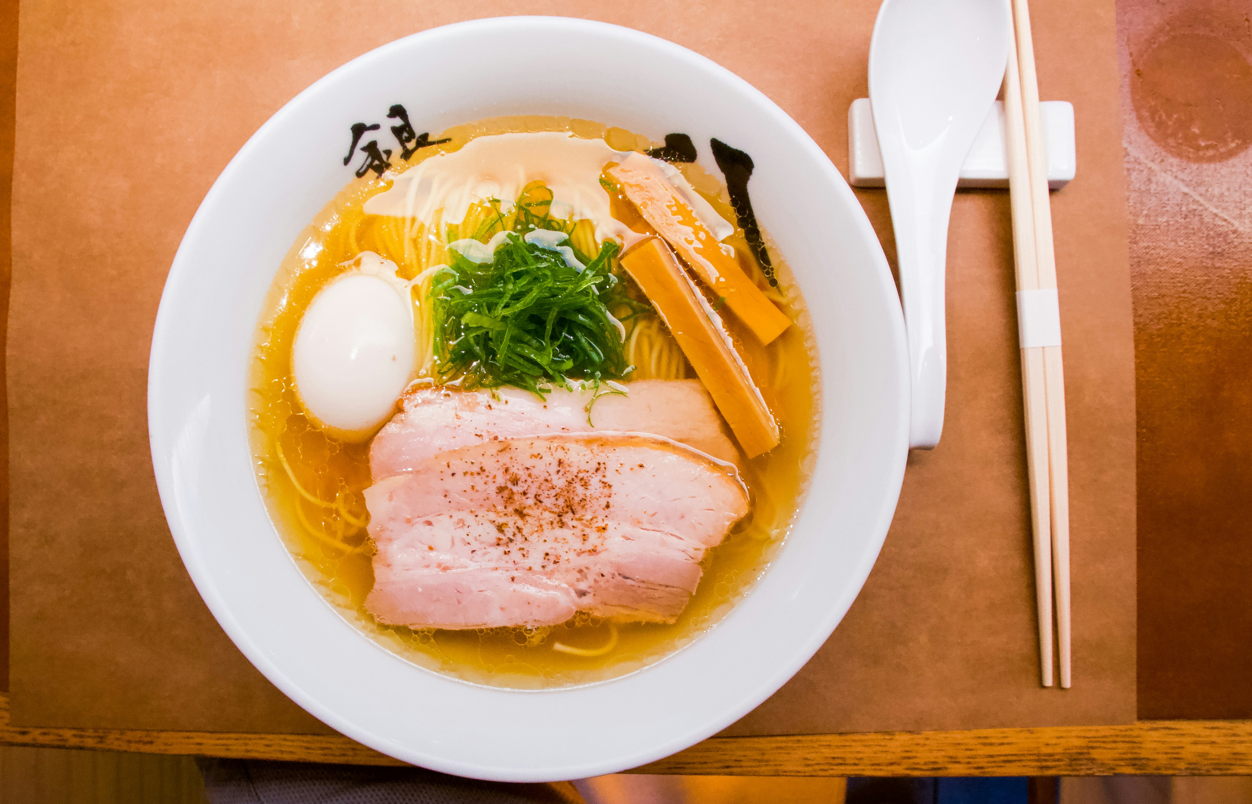 Berbagai jenis ramen yang dipengaruhi oleh berbagai daerah di Jepang dapat dinikmati.