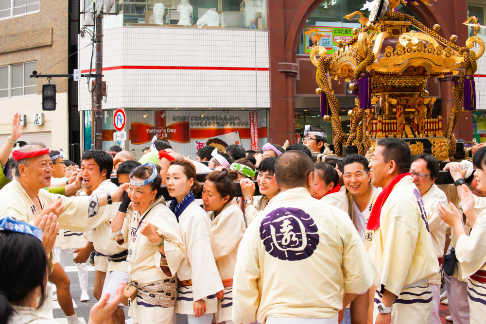 Torigoe Matsuri is where many locals and foreigners participate in a shrine carrying festival.