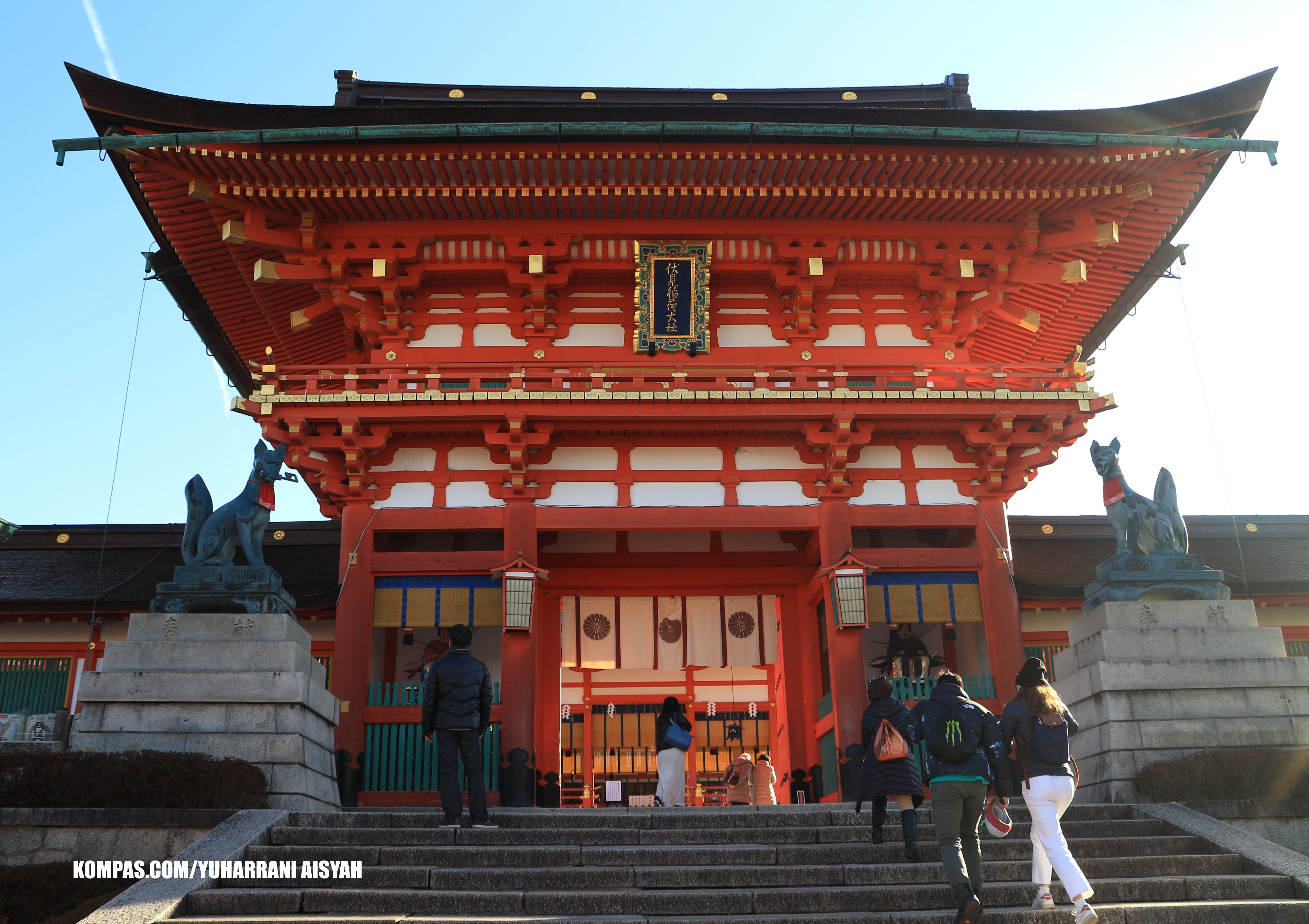 Salah satu tempat wisata di Jepang yang wajib dikunjungi yaitu Fushimi inari taisha di Kyoto. (KOMPAS.COM/YUHARRANI AISYAH)