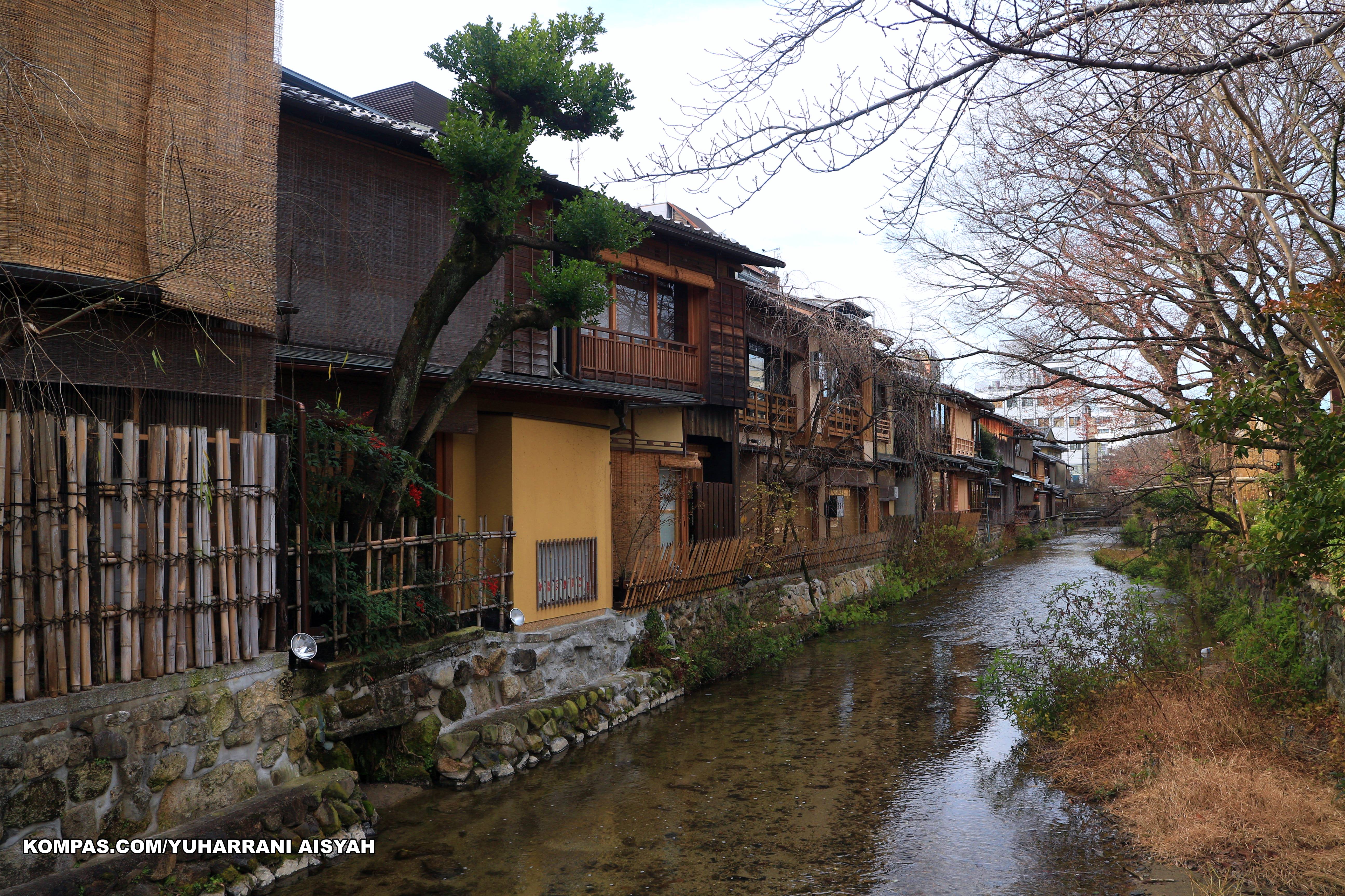 Sungai kecil di Gion, sebuah distrik geisha di Kyoto, Jepang. (KOMPAS.COM/YUHARRANI AISYAH)