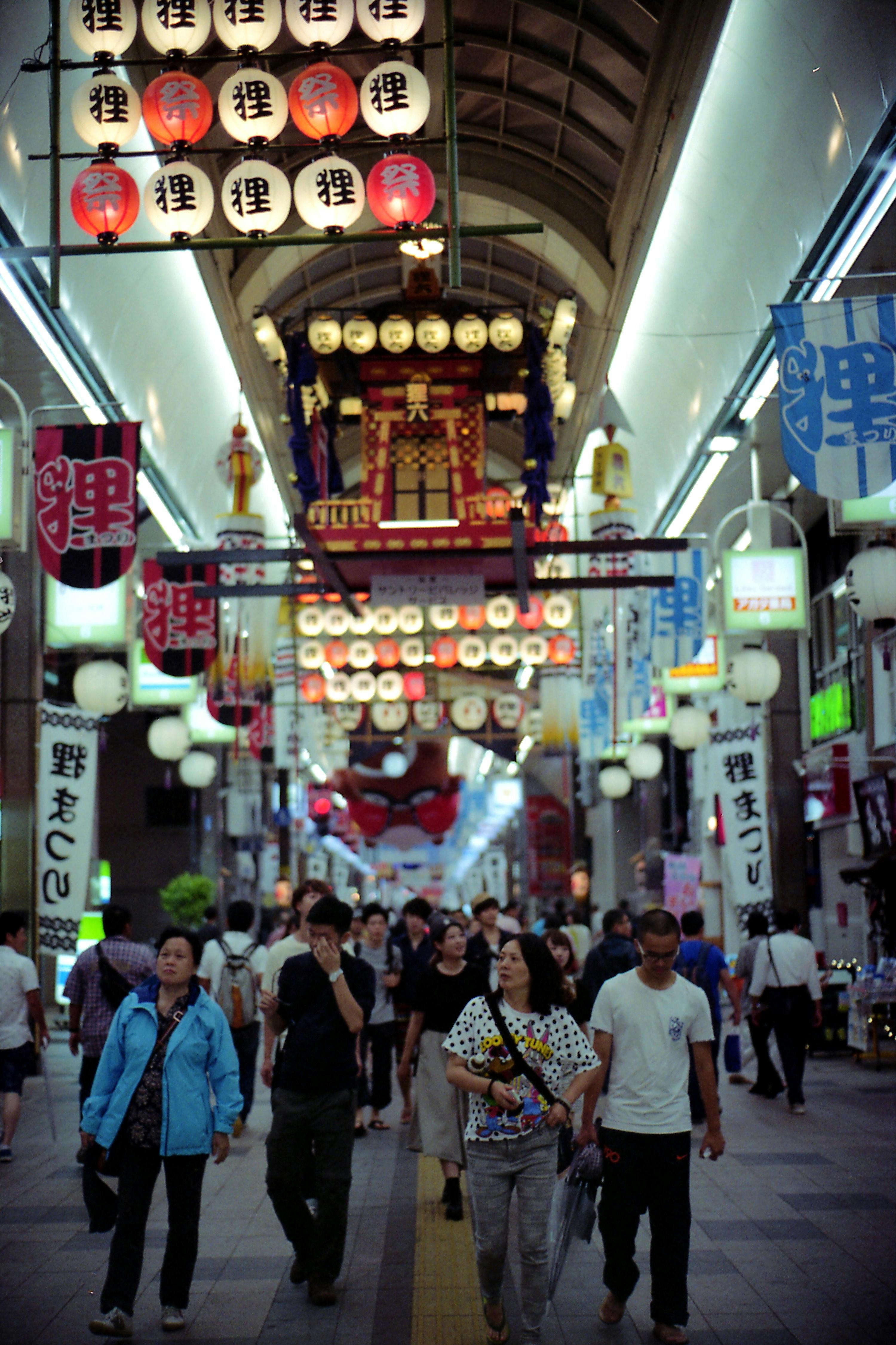 Tanukikoji Shopping Street di Sapporo, Hokkaido, Jepang.