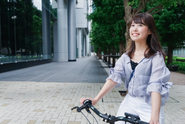 Pakai celana pendek, celana santai, dan rok di Nagoya, Jepang, karena cuacanya cukup panas.