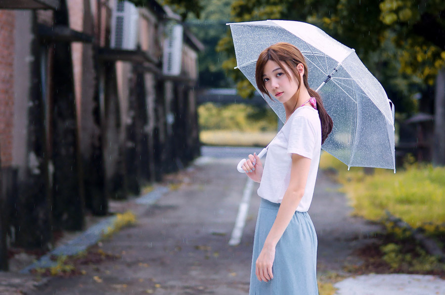 Ilustrasi payung transparan di Jepang, gunakan saat musim hujan. (KARAKSA MEDIA PARTNER)