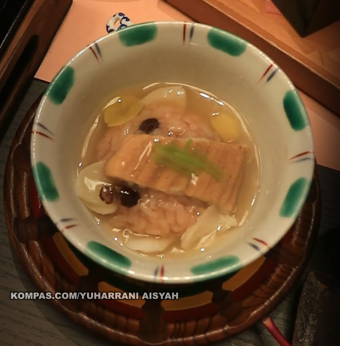 Makanan penutup seperti ketan putih dengan kuah kental pada kaiseki-ryori di Kyoto, Jepang. (KOMPAS.COM/YUHARRANI AISYAH)