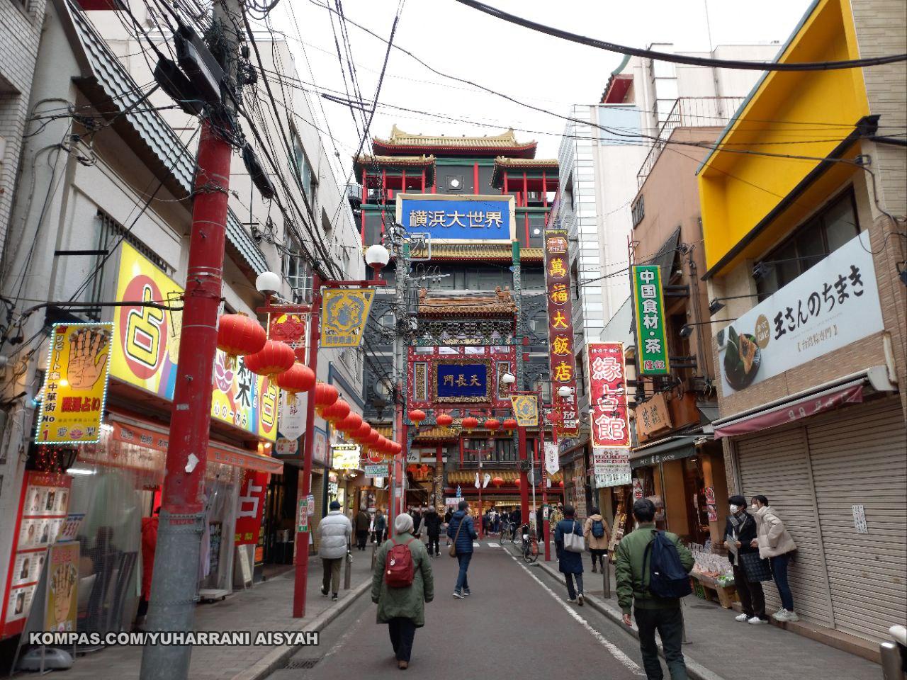 Gerbang besar di Chinatown Yokohama, Jepang. (KOMPAS.COM/YUHARRANI AISYAH)