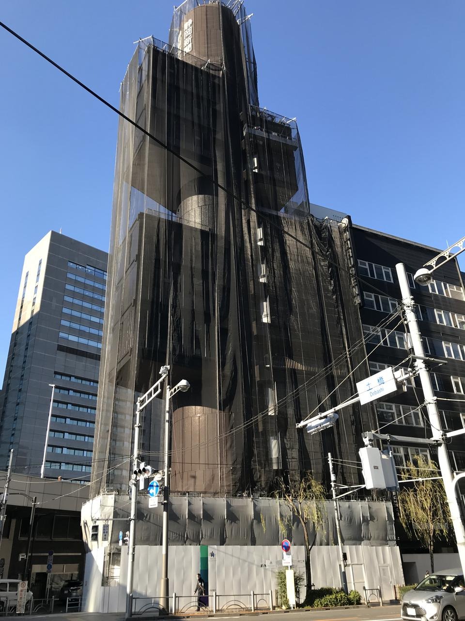 Bangunan karya arsitek Kenzo Tange di Ginza, Shizuoka Newspaper and Broadcasting Co. Tokyo Office Building. (GINZA INFORMATION MANAGEMENT (GIM) VIA MEQQE BOOK)