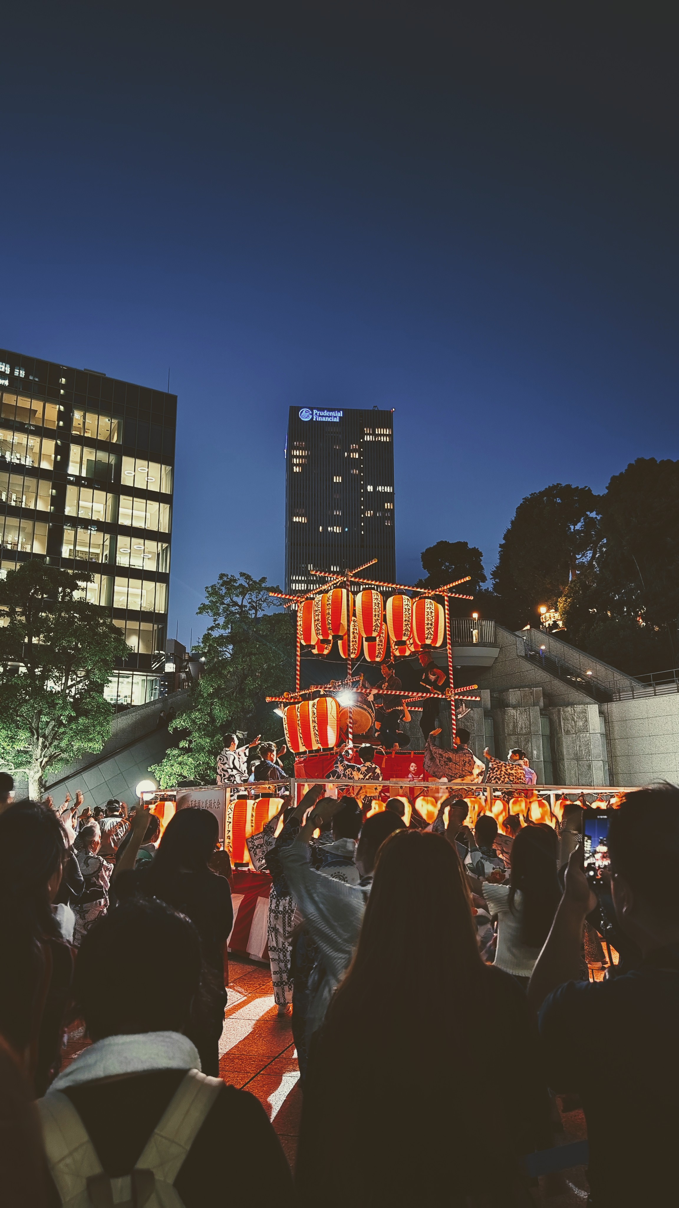 Tarian bon odori dalam Sannou Matsuri, festival musim panas di Jepang. (HOSHIMACHI YOZORA VIA KARAKSA MEDIA PARTNER)