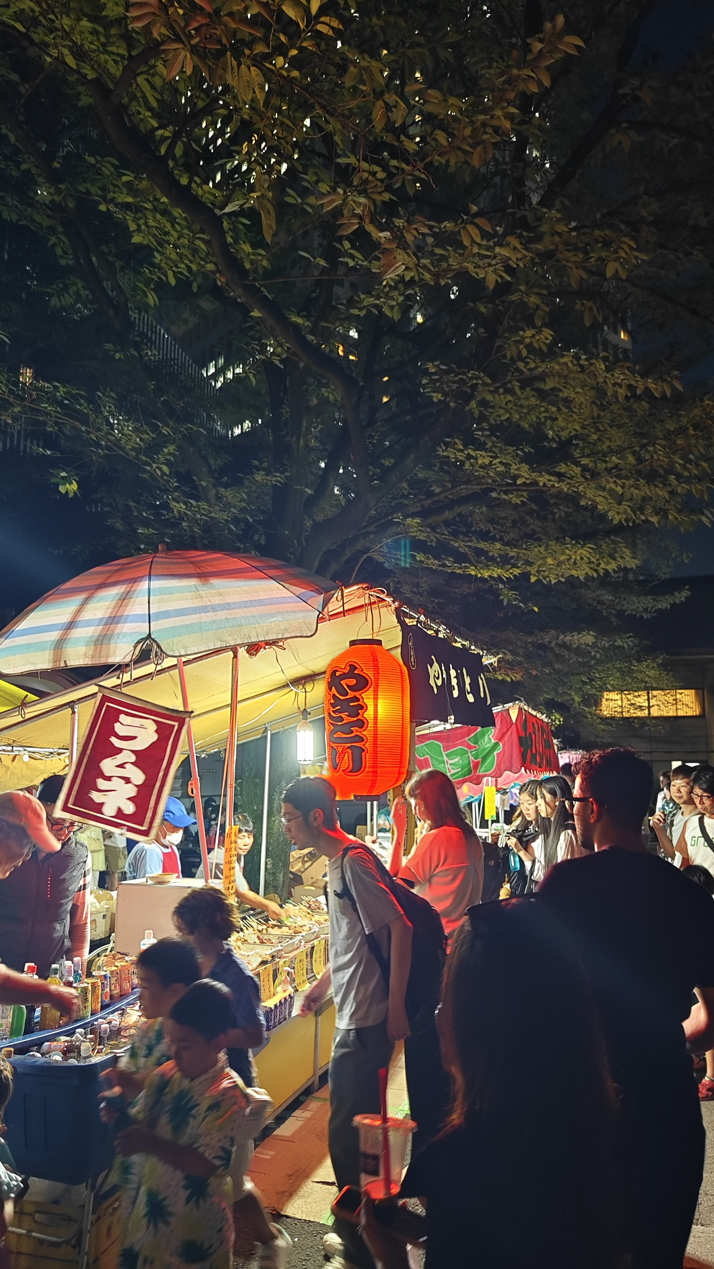 Stan makanan di Sannou Matsuri, festival musim panas di Jepang. (HOSHIMACHI YOZORA VIA KARAKSA MEDIA PARTNER)