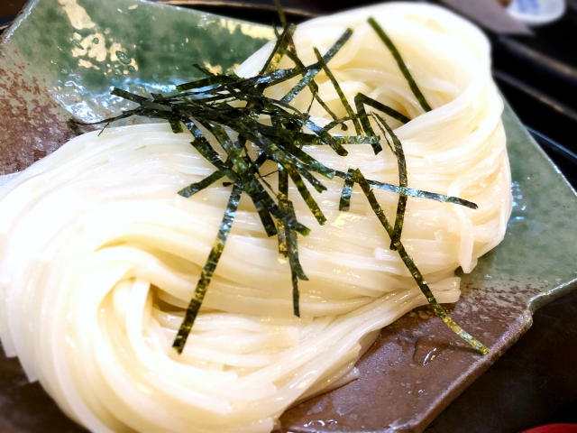 Udon inaniwa, salah satu makanan khas Kota Yuzawa di Prefektur Akita. Tekstur udon tipis dan lembut. (KARAKSA MEDIA PARTNER)