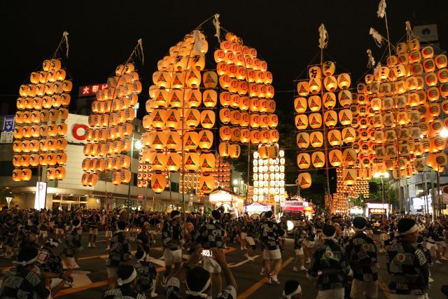 Akita Kanto Festival akan diselenggarakan pada 3 sampai 6 Agustus di Kota Akita, Prefektur Akita. (JNTO/©AKITA CITY KANTO FESTIVAL EXECUTIVE COMMITTEE)