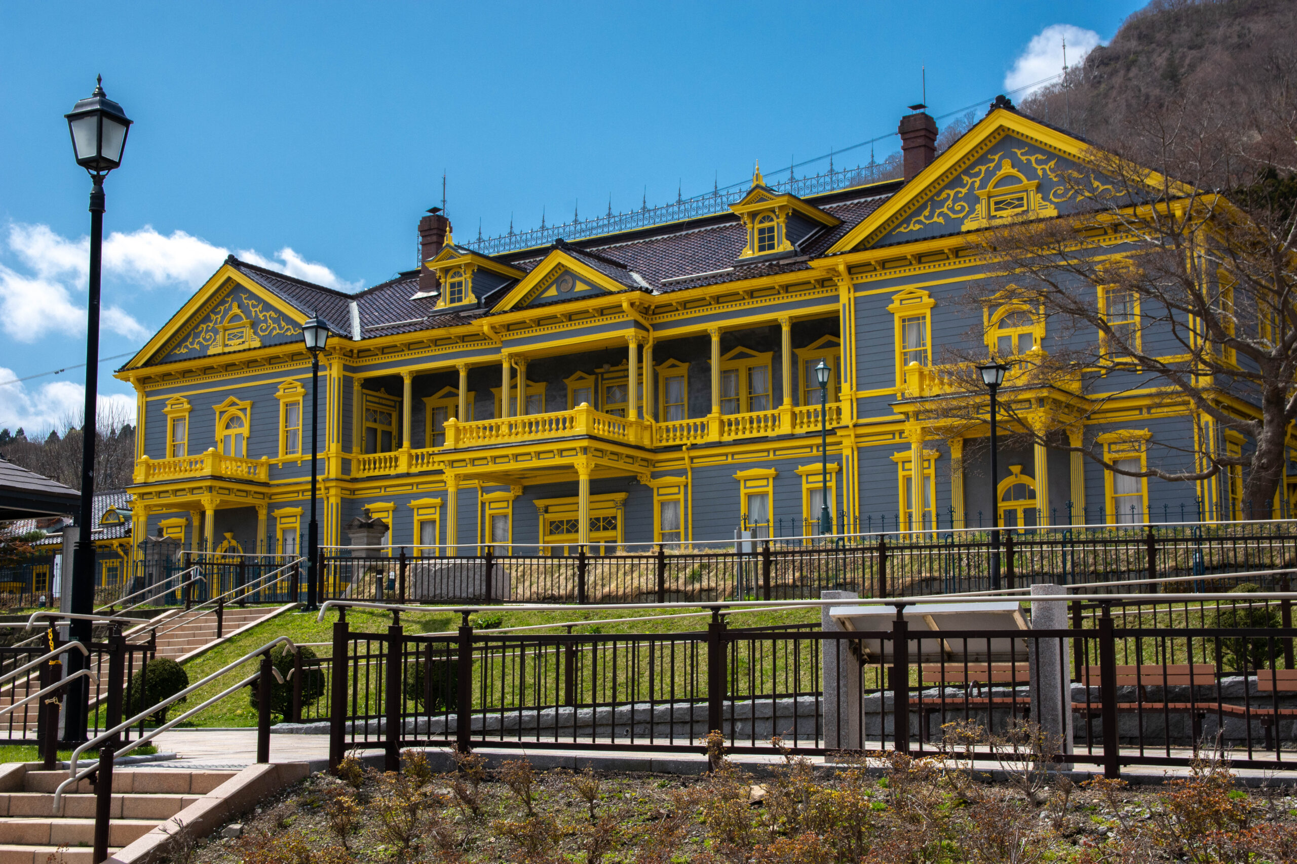 Tempat wisata sejarah di Hakodate, Hokkaido, Jepang: Old Public Hall of Hakodate Ward. ( HAKODATE OFFICIAL TRAVEL GUIDE HOKKAIDO/HAKODATE PHOTO LIBRARY)