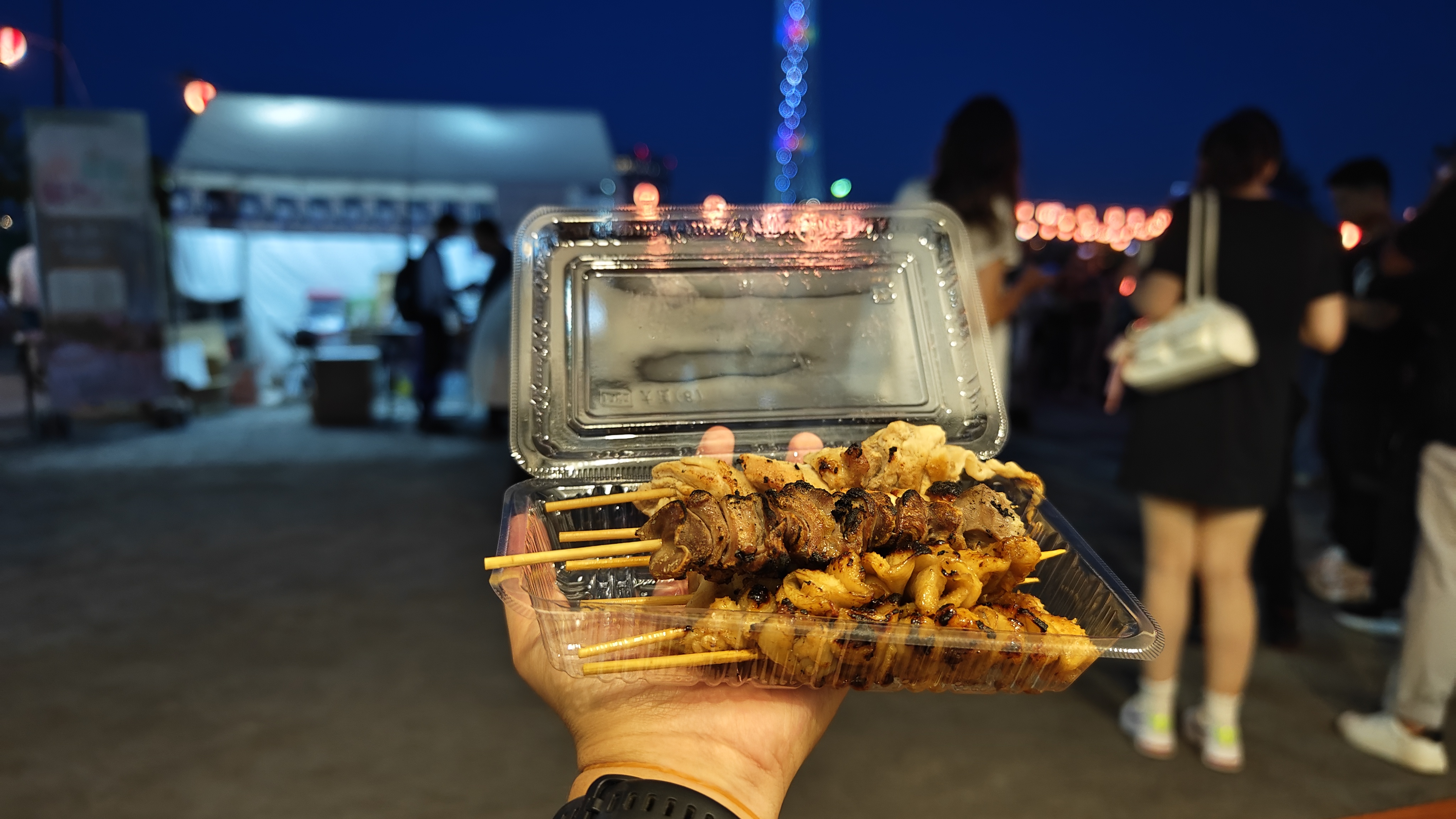 Salah satu makanan yang tersedia di stand Oku Asakusa Bon Odori Festival, Tokyo, Jepang. (KARAKSA MEDIA PARTNER)