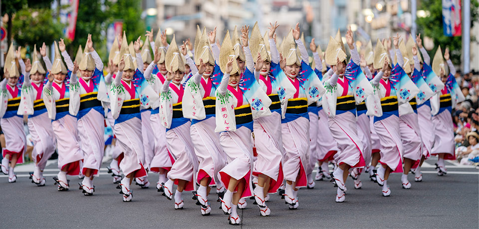 Penari Awa Odori saat festival musim panas di Jepang. (KARAKSA MEDIA PARTNER)