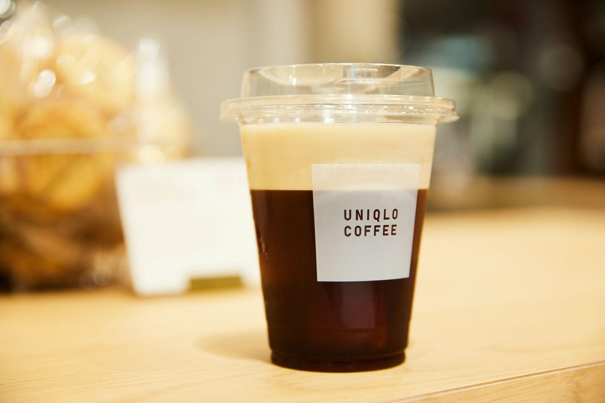 Produk unggulan dengan busa halus Draft Ice Coffee hanya 200 Yen.