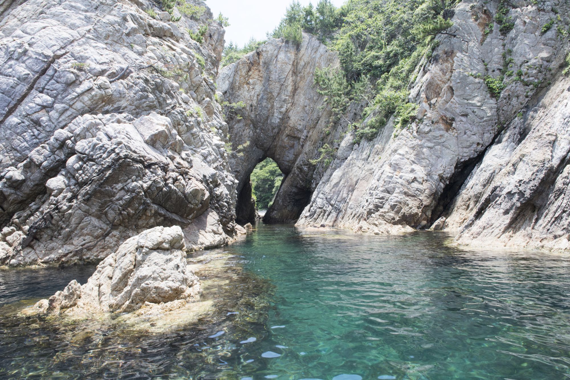 Pantai Uradome di areaa San’in Kaigan Geopark, Prefektur Tottori, Jepang. (©JNTO)