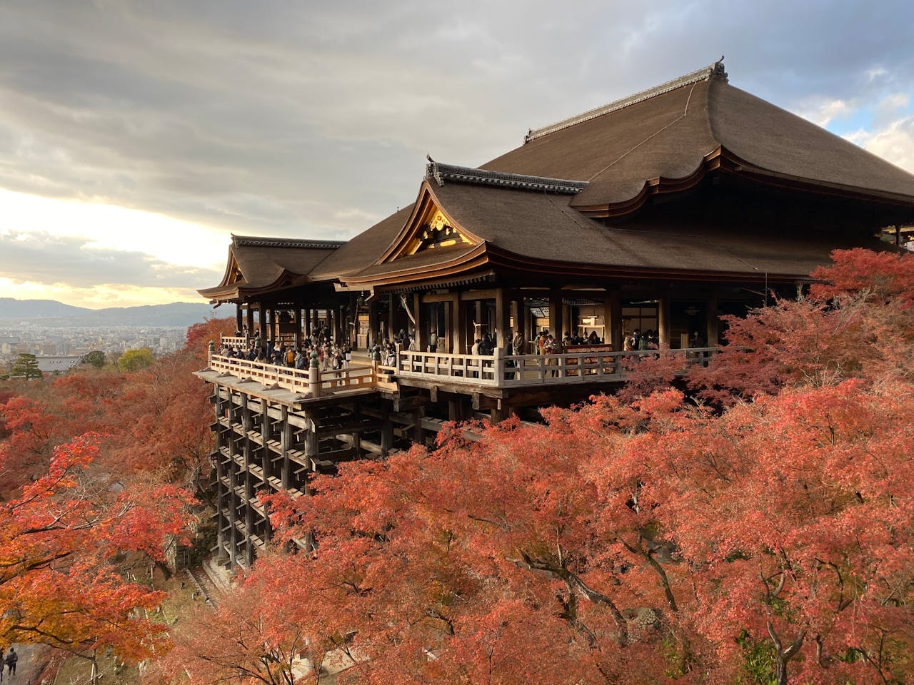 Kuil Kiyomizu-dera di Kyoto, wilayah Kansai, Jepang