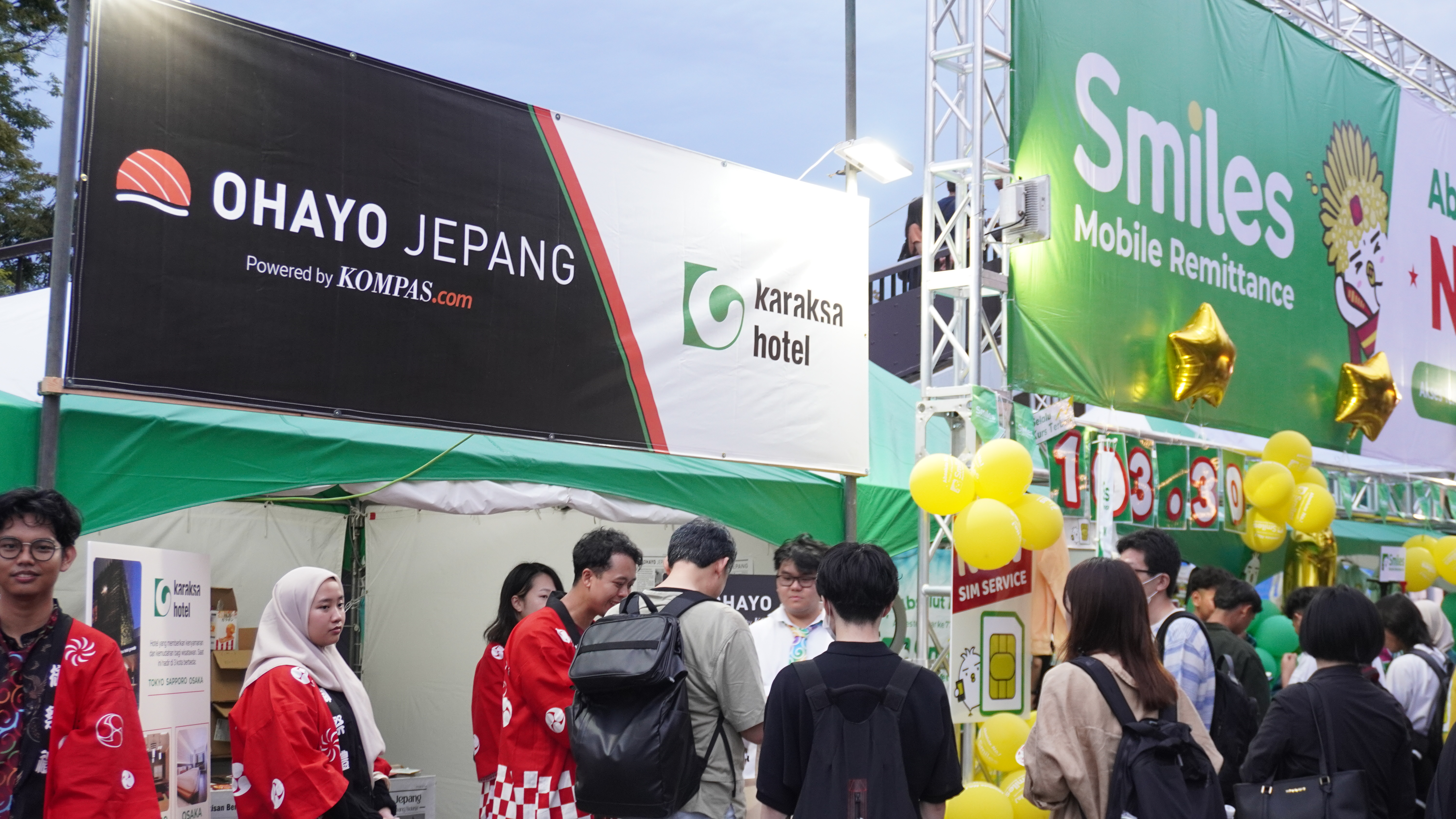 Booth Ohayo Jepang dan Karaksa Hotel di Indonesia-Japan Friendship Festival 2024. (KARAKSA MEDIA PARTNER)