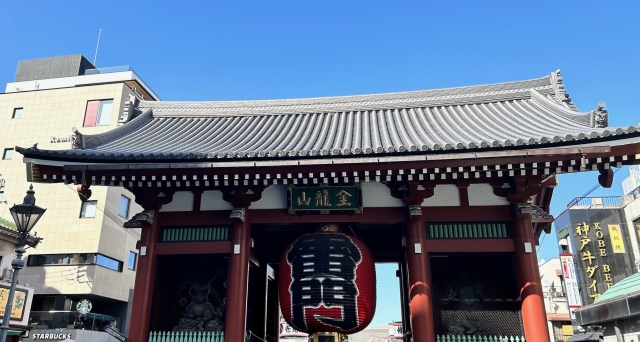 Gerbang Kuil Senso-ji di Asakusa, Tokyo, Jepang.