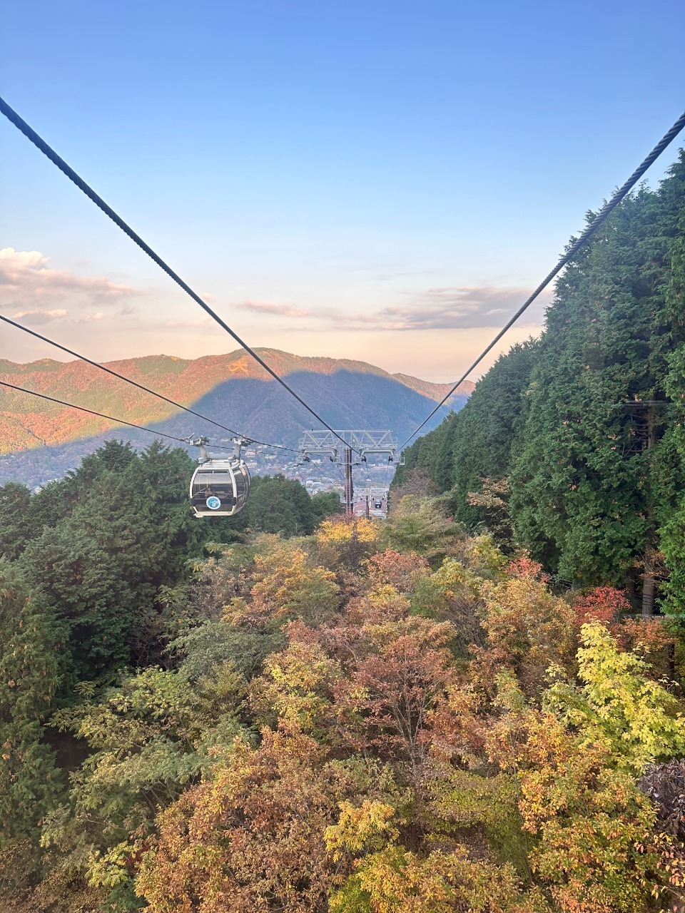 Hakone Ropeway, destinasi wisata musim gugur di Hakone, Jepang. 