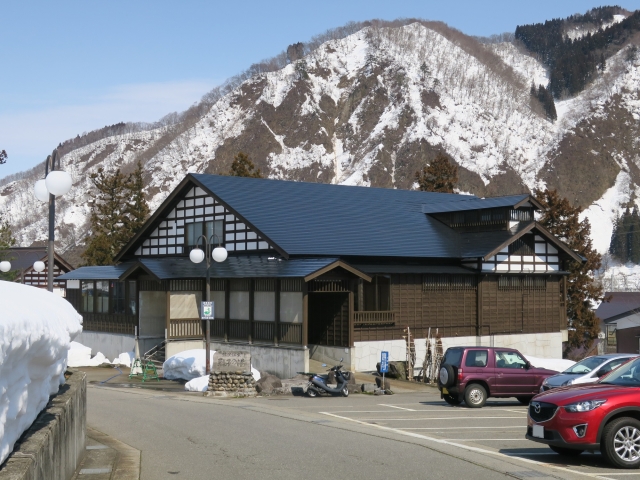 Echigo Yuzawa di Prefektur Niigata terkenal dengan sumber air panas (onsen) dan resor ski.