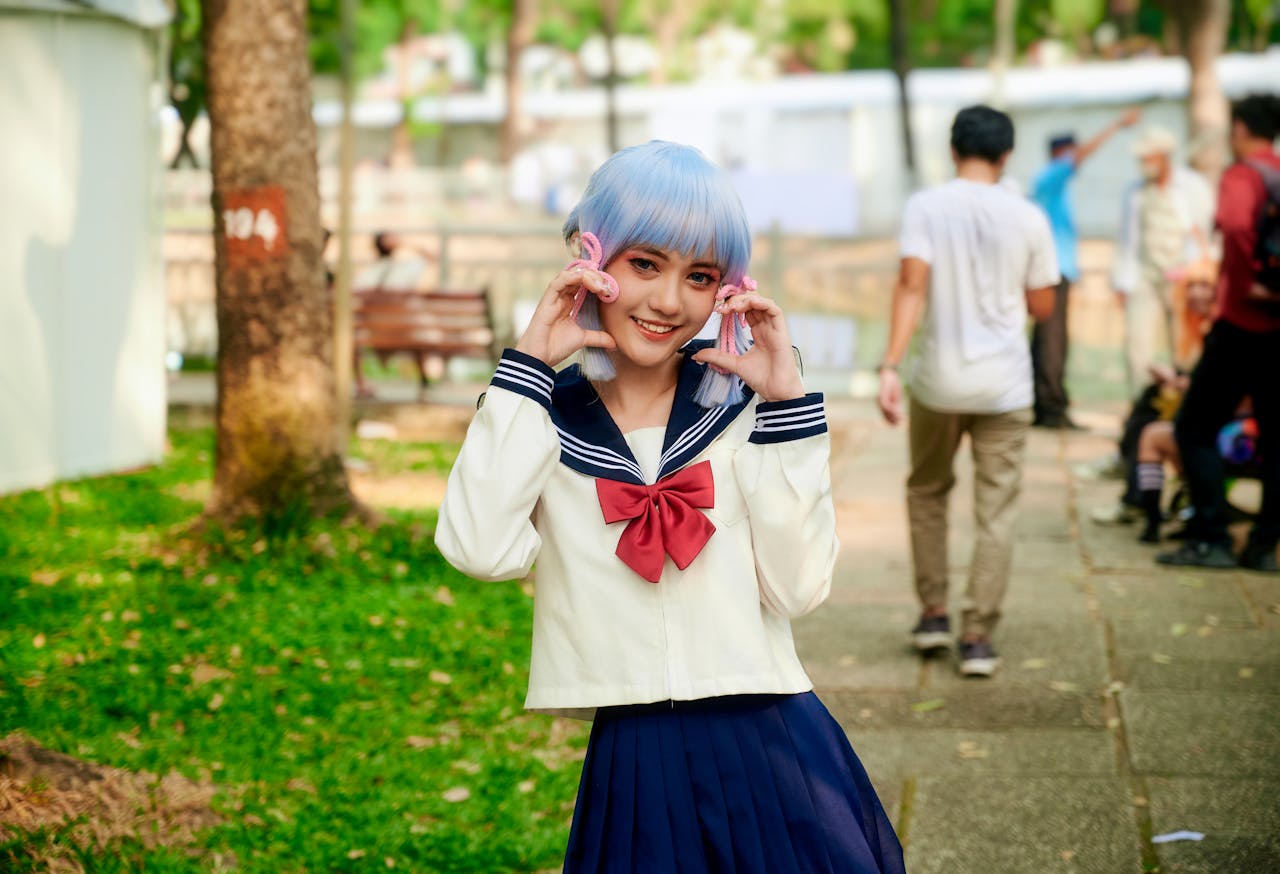 Ilustrasi cosplayer mengenakan seragam sekolah Jepang. 