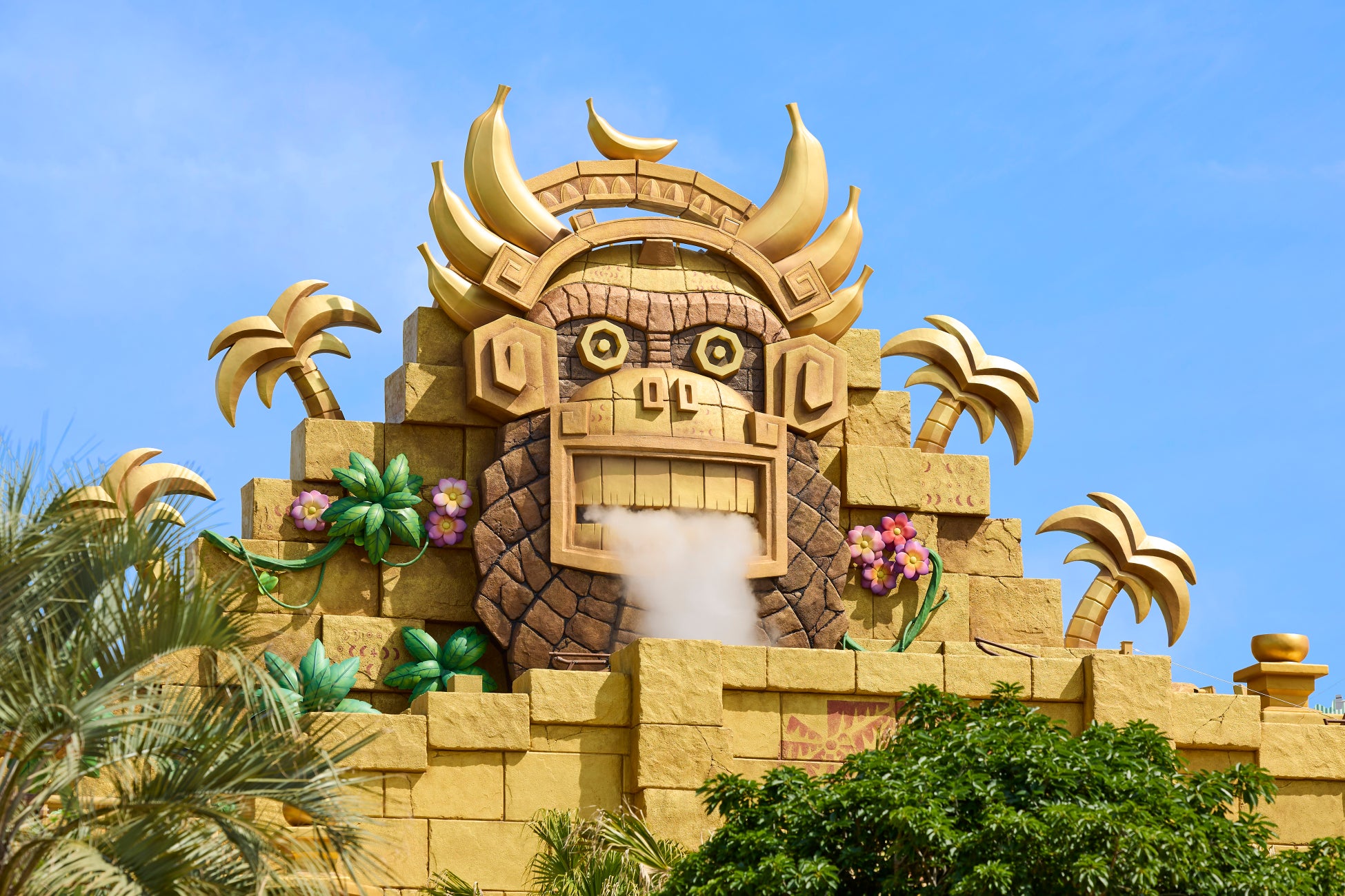 Bagian depan The Golden Temple, bagian Donkey Kong Country. Universal Studios Japan hadirkan atraksi baru di area Super Nitendo World, Donkey Kong Country. 