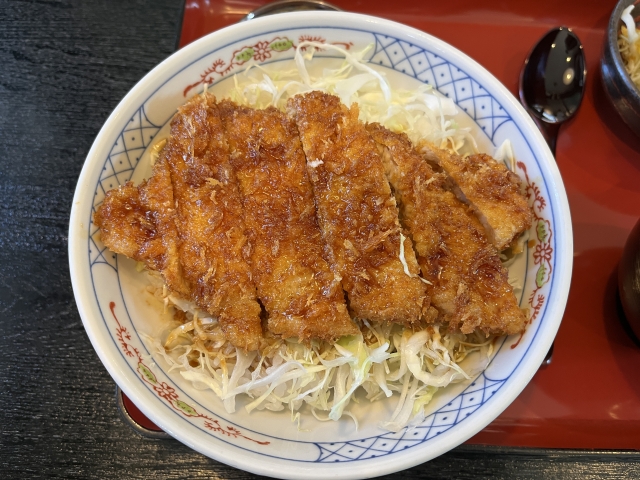 Katsudon khas Prefektur Fukui, Jepang.