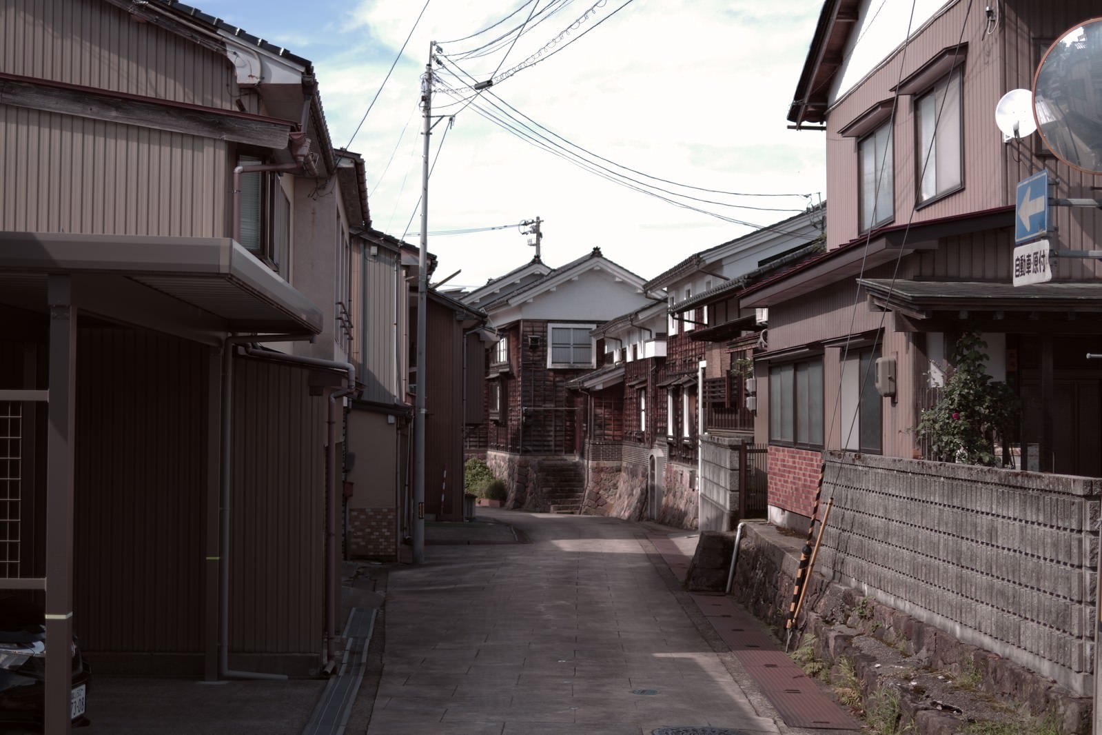 Deretan rumah di Prefektur Toyama, Jepang.