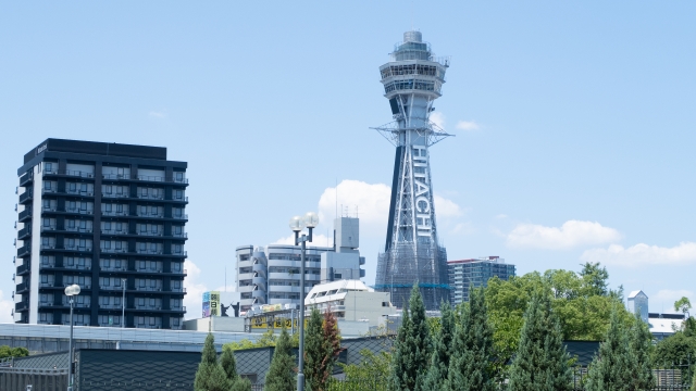 Tsutenkako Tower di Osaka, Jepang.