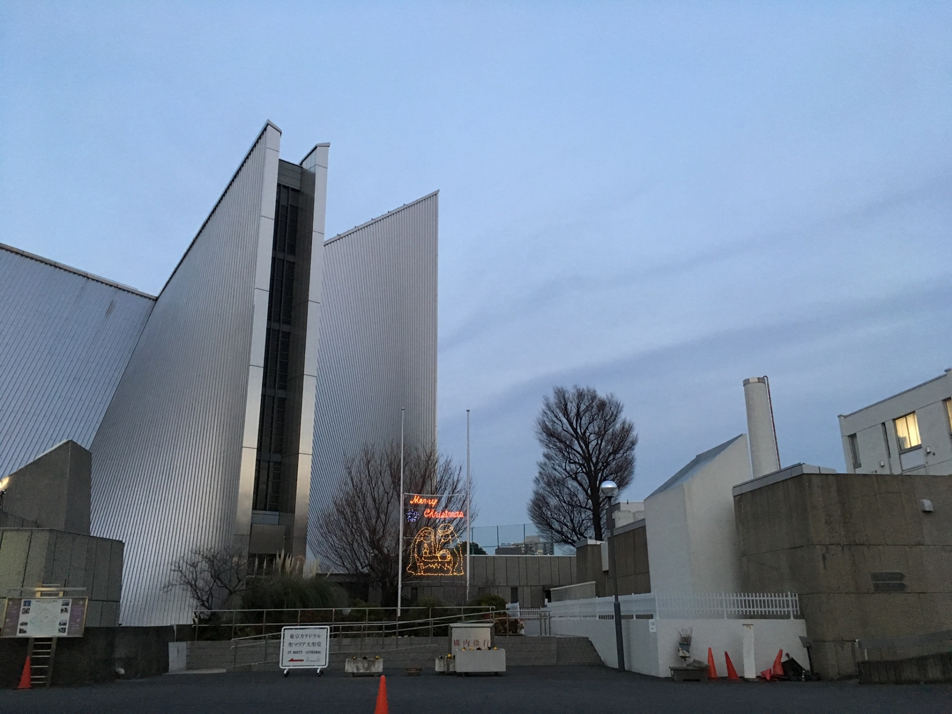 St. Mary’s Cathedral Tokyo karya arsitek Jepang, Kenzo Tange.