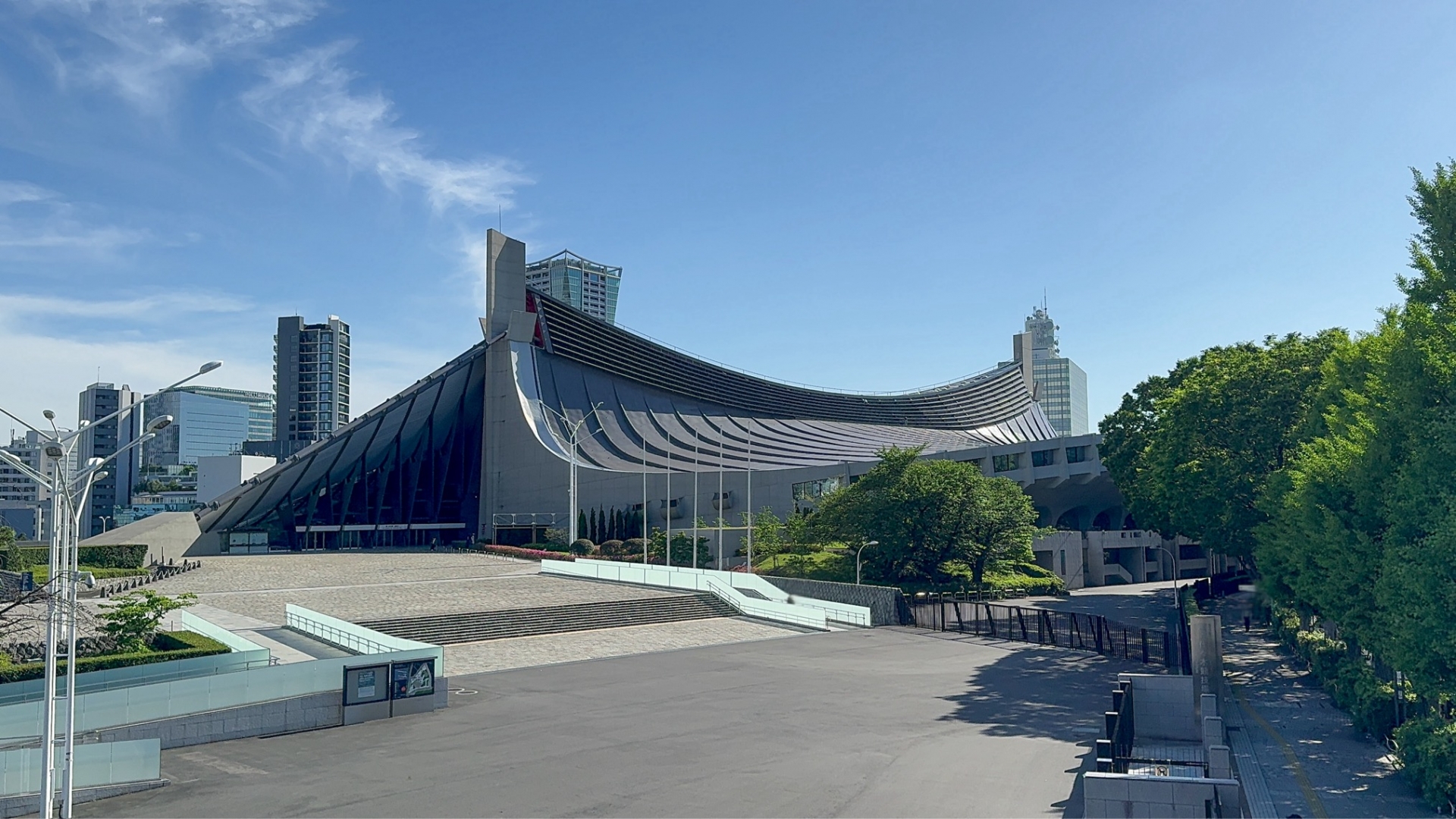 Yoyogi National Gymnasium karya arsitek Jepang, Kenzo Tange.