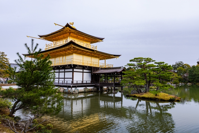 Kuil Kinkaku-ji di Kyoto, Jepang.