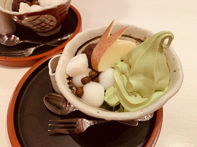 Es krim matcha khas Kota Uji, Kyoto, Jepang.