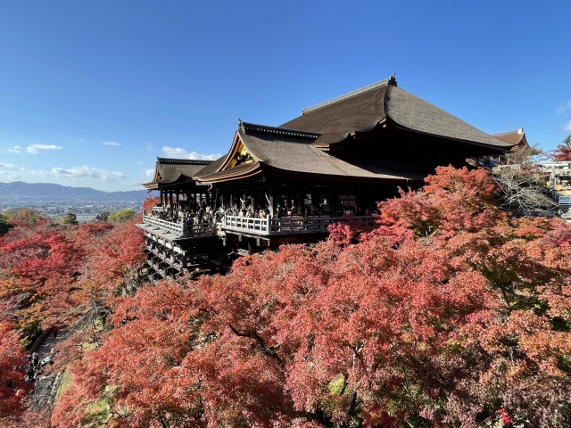 Kiyomizu-dera, salah satu kuil terkenal di Kyoto, Jepang.