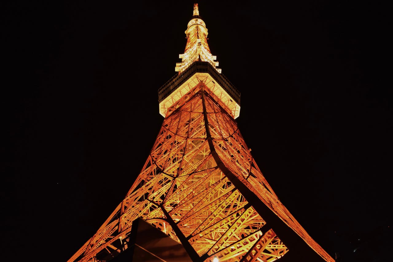 Iluminasi Tokyo Tower, Jepang. 