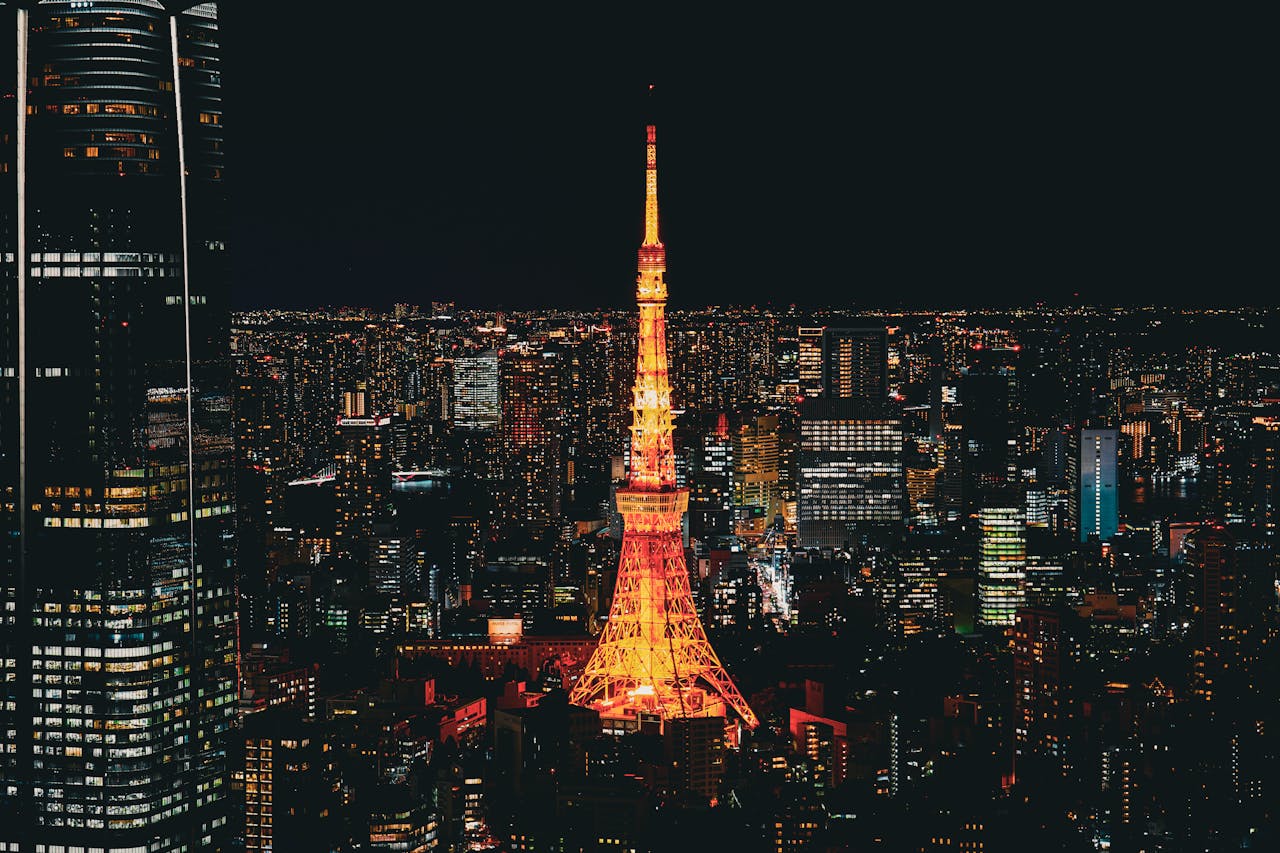 Iluminasi Tokyo Tower, Jepang. 