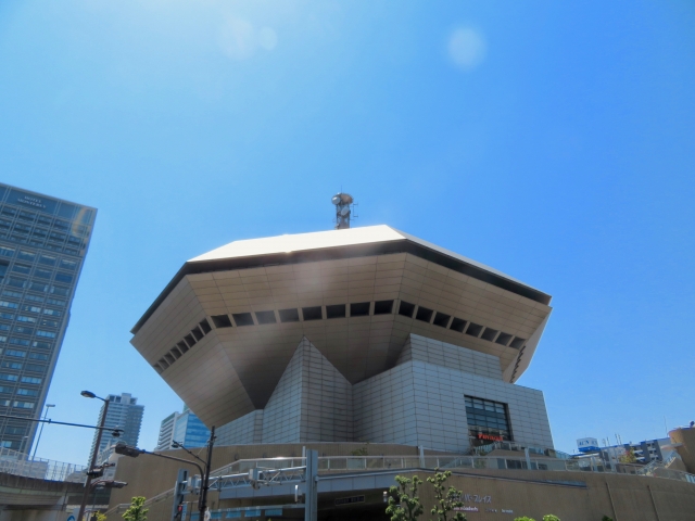 Gedung Minatomachi River Place di  Osaka, Jepang.