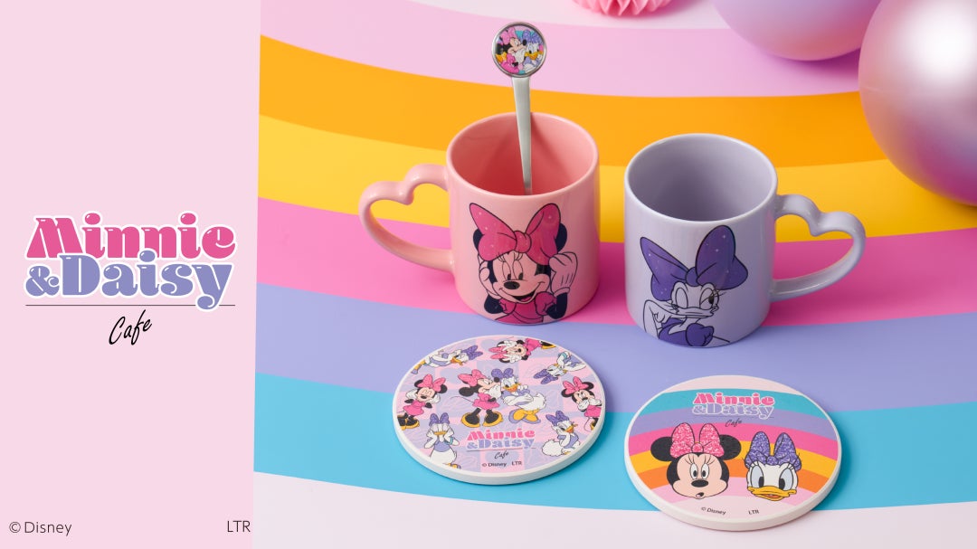 Mug bertema Daisy Duck dan Minnie Mouse di kafe bertema dua karakter Disney ini di Tokyo dan Osaka.