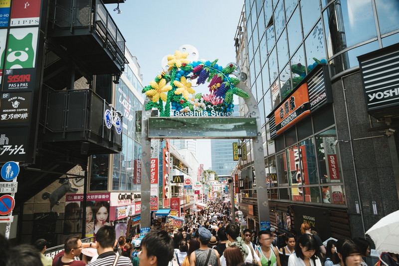 Jalan Takeshita atau dikenal sebagai Harajuku, Tokyo, Jepang.