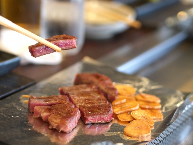 Kobe beef, wagyu premium dari daging sapi tajima khas Kota Kobe, Prefektur Hyogo, Jepang.