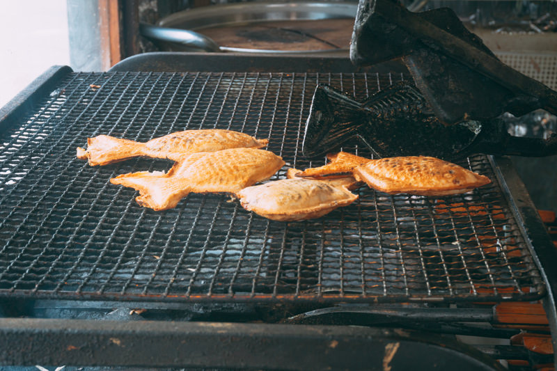 Taiyaki, kue bentuk ikan berisi pasta kacang merah.