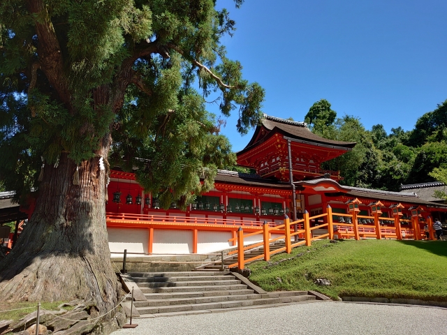 Kasuga Taisha Shrine terkenal dengan bangunan berwarna merah menyala di Prefektur Nara, Jepang.