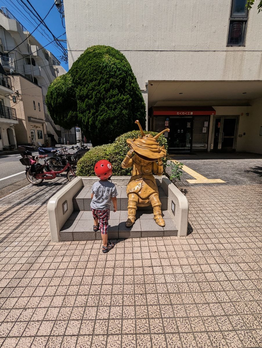 Patung Kanegon (musum Ultraman) di Soshigaya-Okura, Tokyo, Jepang.