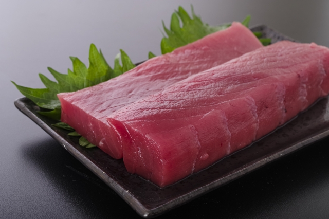 Makanan khas Prefektur Wakayama, Jepang: tuna segar yang bisa diolah jadi sashimi, sushi, atau tuna katsu.