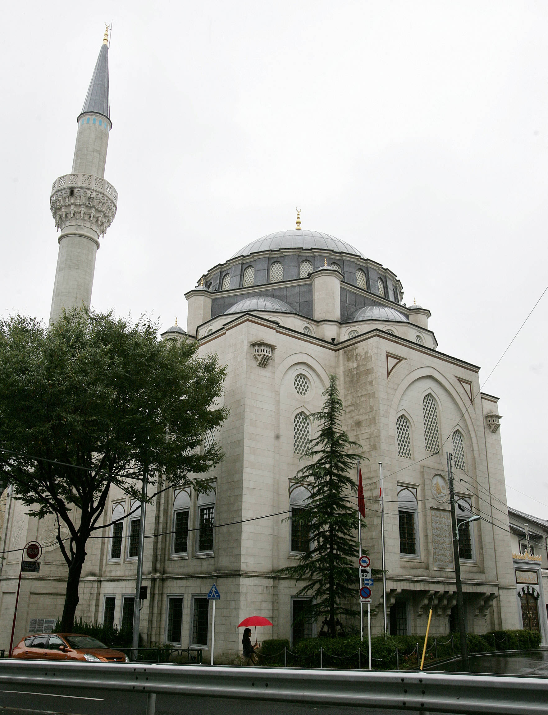 Tokyo Camii, salah satu masjid di Tokyo, Jepang, yang dikelola oleh pemerintah Turki. (Foto ini diambil 20/10/2004)