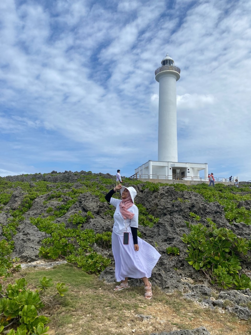 Pemandangan wisata mercusuar Cape Zanpa di Okinawa saat musim panas. (Foto diambil pada 2024)