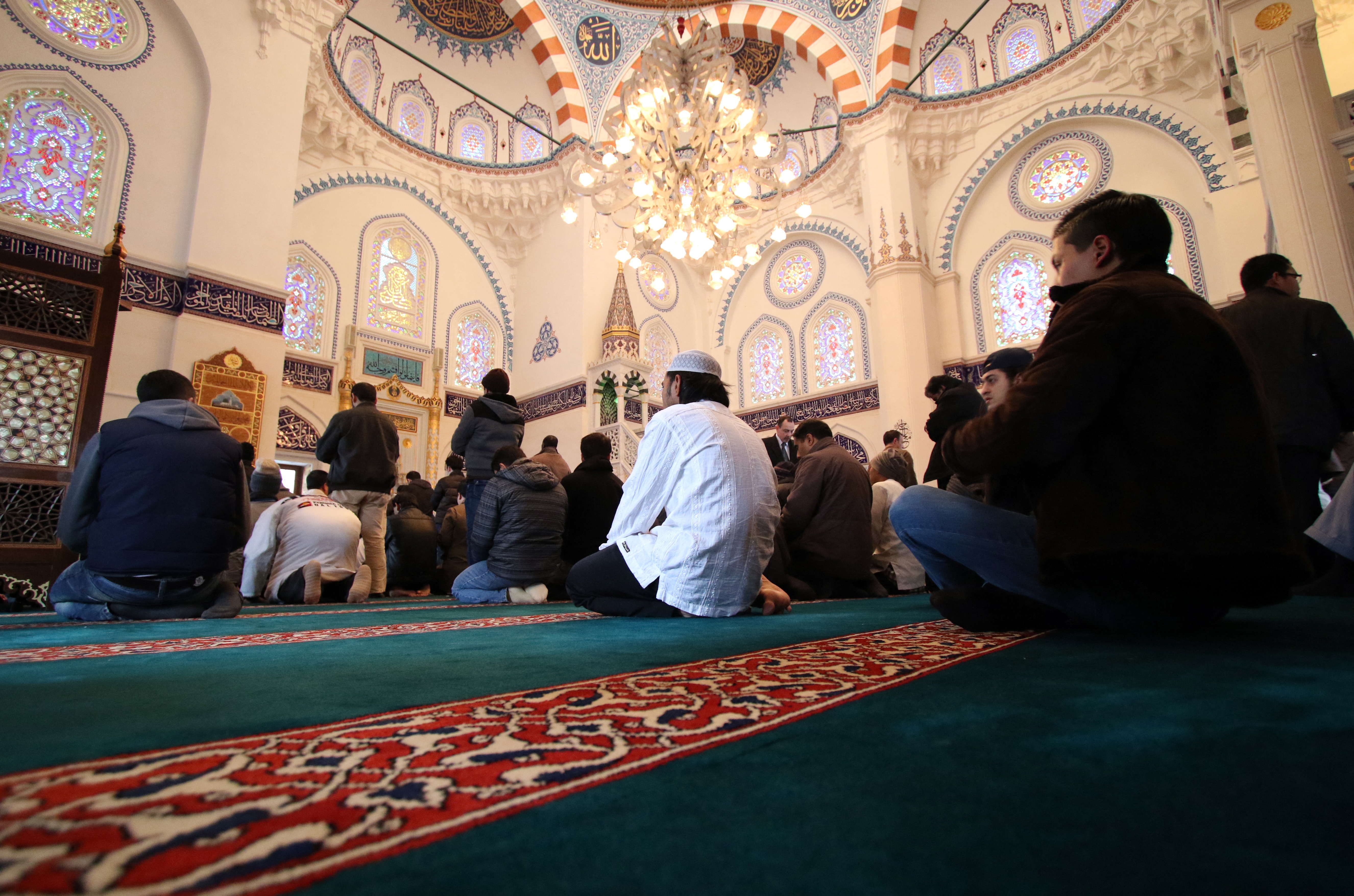 Jamaah Muslim shalat di Tokyo Camii, masjid terbesar di Jepang. (Foto diambil pada 30 Januari 2015)