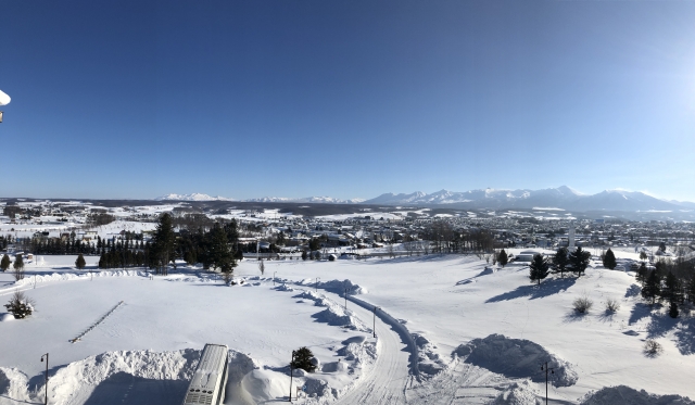 Hamparan salju di perbukitan Furano, Hokkaido, Jepang.