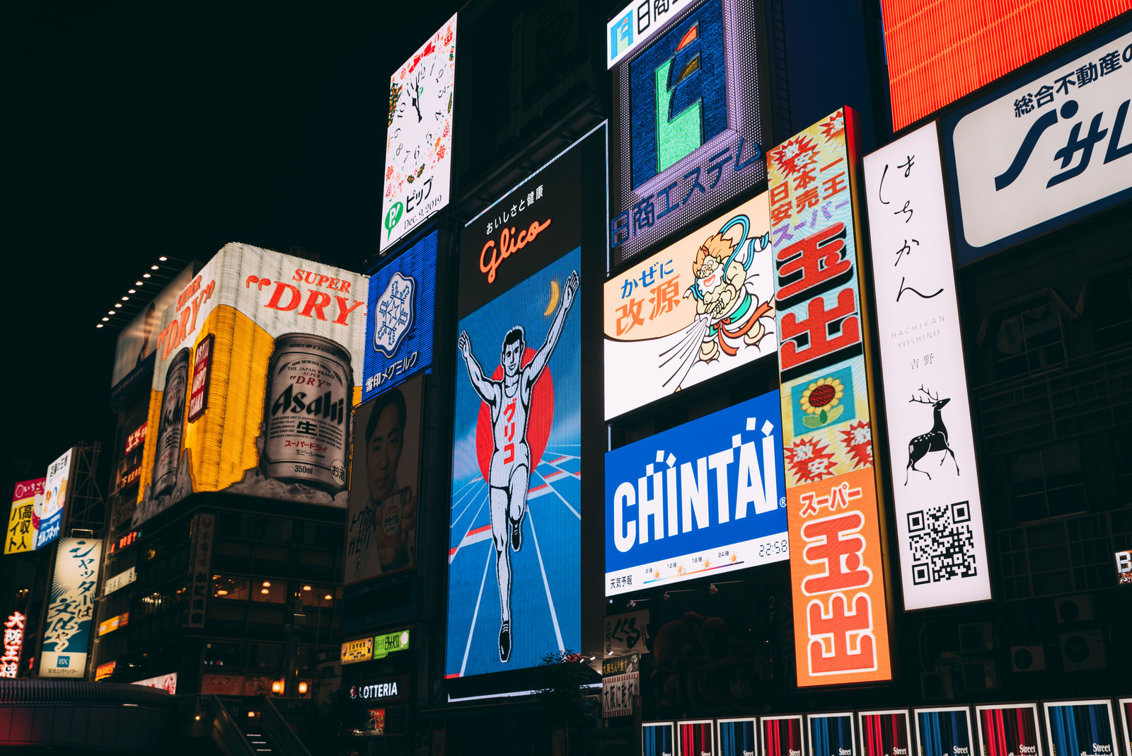 Glico sign, spot foto populer di Dotonbori, Osaka, Jepang.