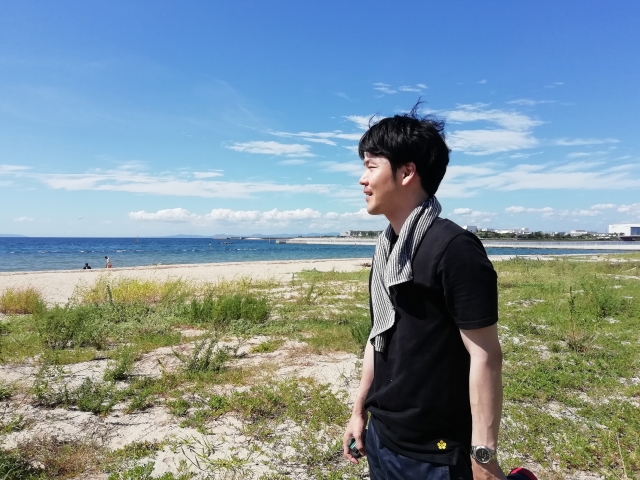 Kaus cocok dipakai saat cuaca mulai panas di Jepang.